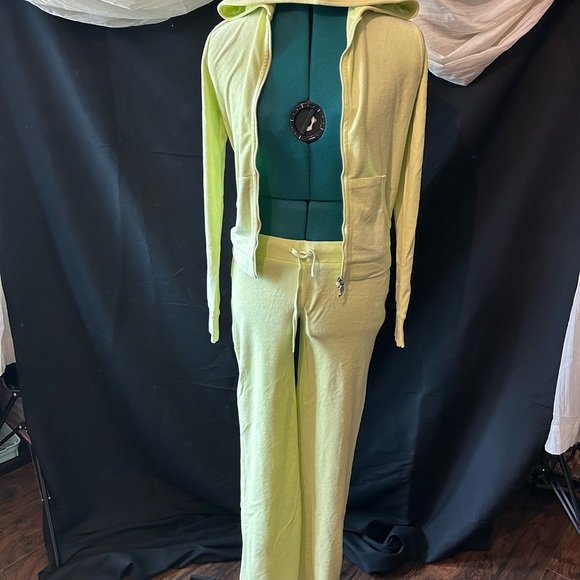 Juicy Couture Set - pear color - Picture 2 of 4